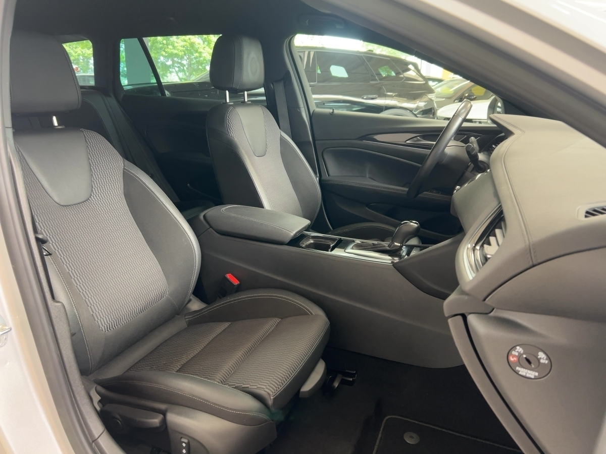 Insignia 2.0 CDTI Elegance Navigationssystem