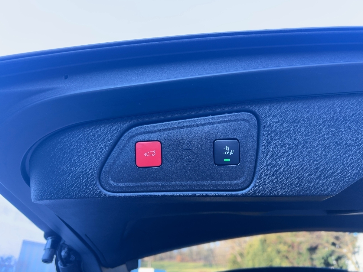 3008  Hybrid AllurePack Navigationssystem