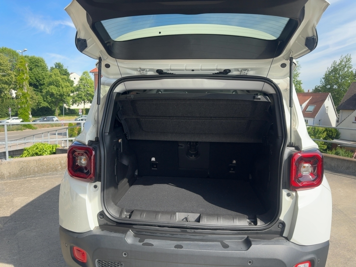 Renegade Plug in Hybrid Apple CarPlay