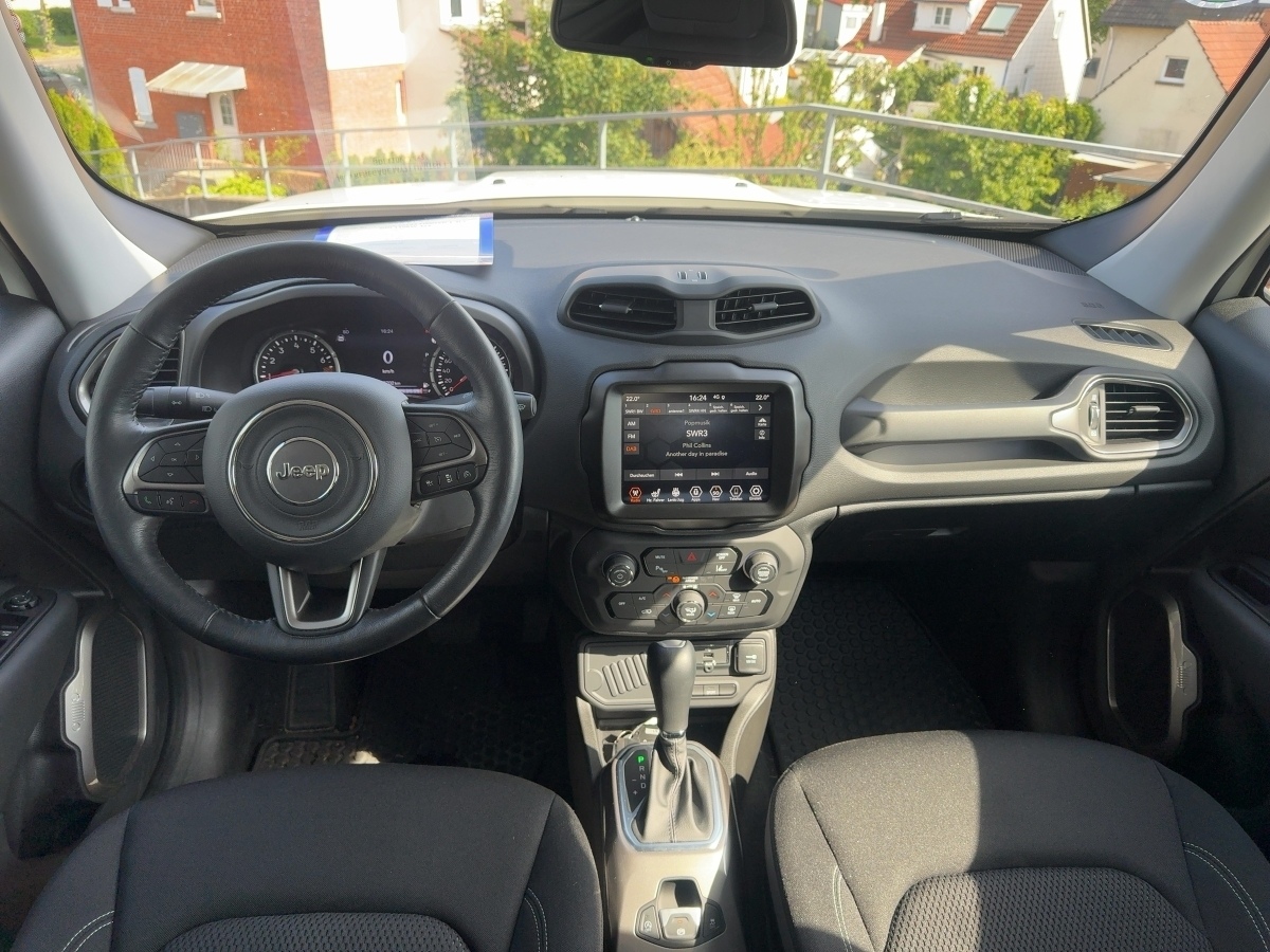 Renegade Plug in Hybrid Apple CarPlay