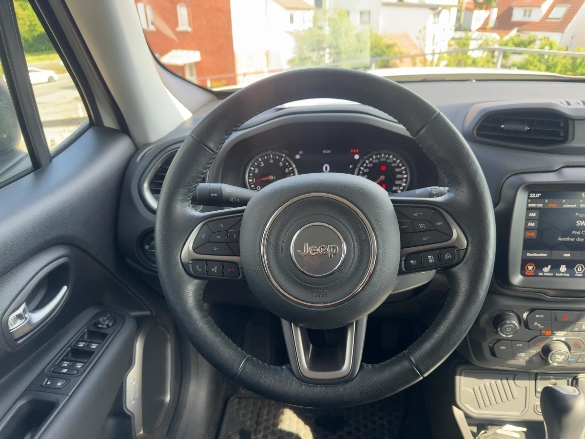 Renegade Plug in Hybrid Apple CarPlay