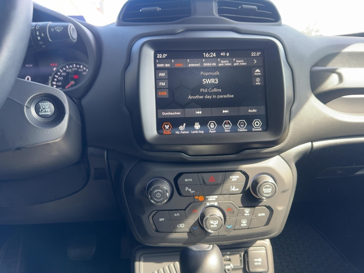 Renegade Plug in Hybrid Apple CarPlay