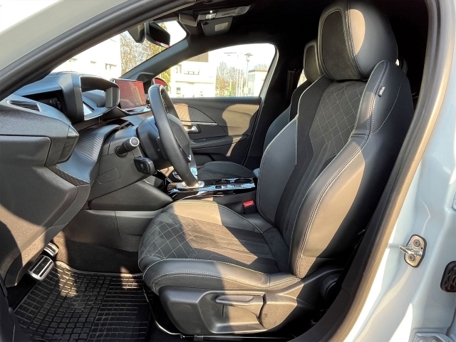 208 GT Pack, Rückfahrkamera, Navi