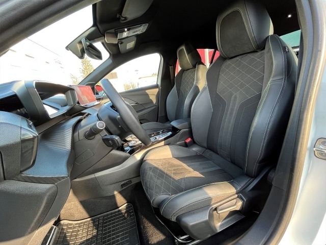 208 GT Pack, Rückfahrkamera, Navi