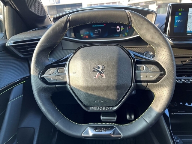208 GT Pack, Rückfahrkamera, Navi