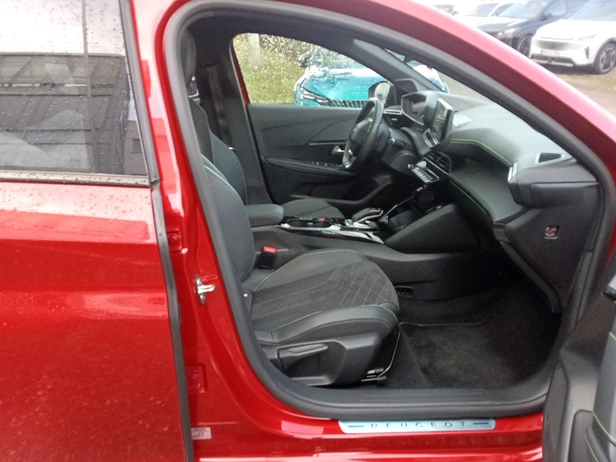e-208 GT Panoramadach Navi