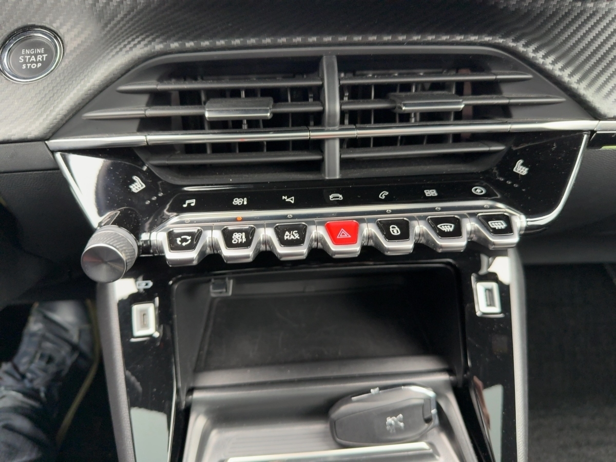 e-208 GT Panoramadach Navi