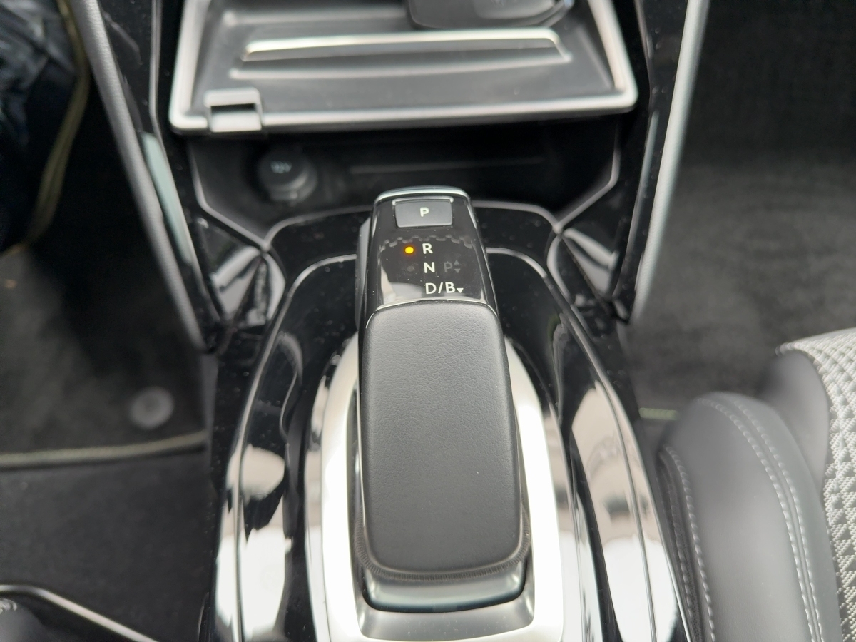 e-208 GT Panoramadach Navi