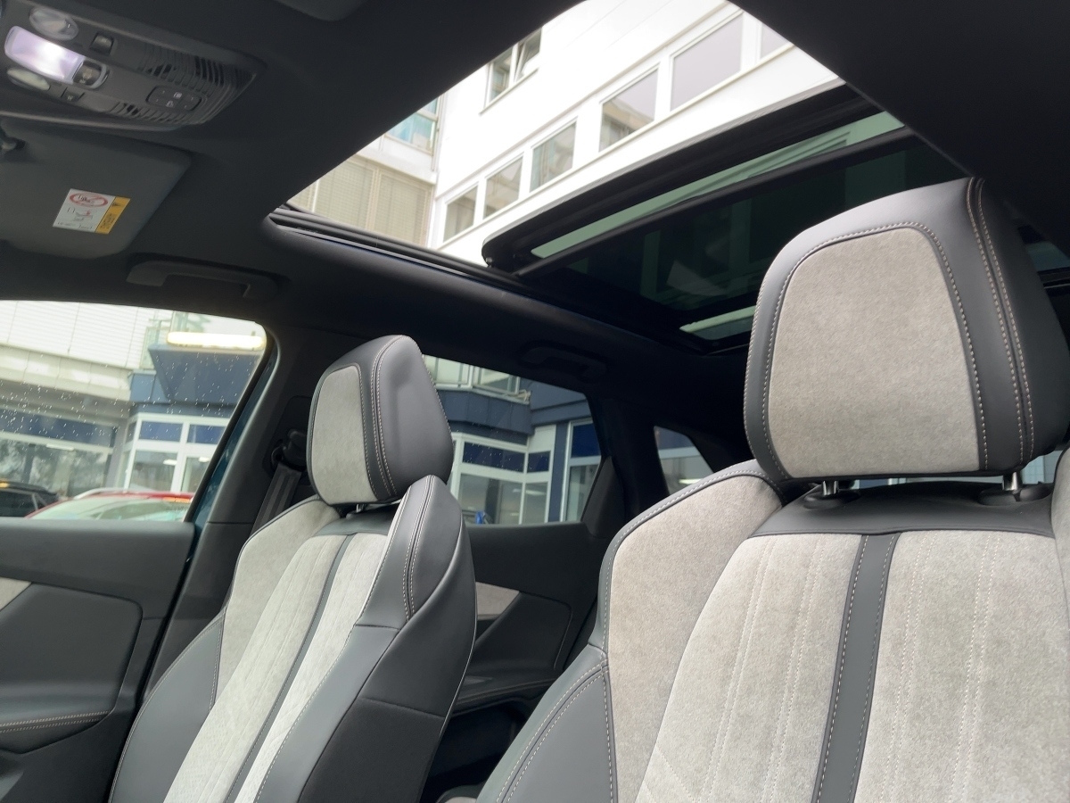 3008 GT Pack Hybrid 225