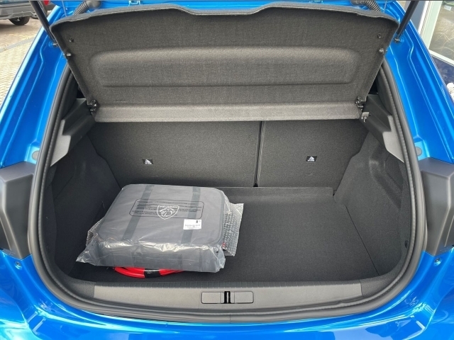 208 Neuer e-GT 156 Panoramadach Navi