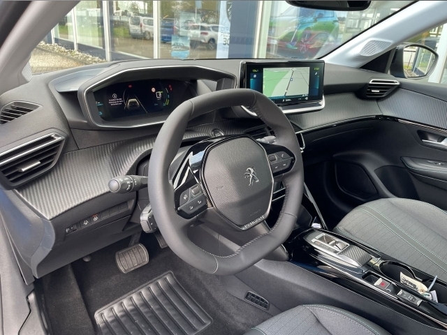 208 Neuer e-GT 156 Panoramadach Navi