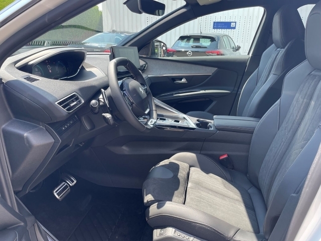 3008 Hybrid 225