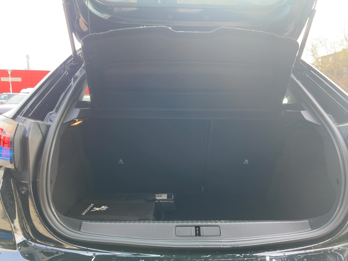 208 (e-) 136 Active Pack