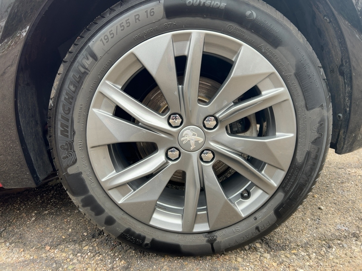 208 Allure Navi Kamera Sitzheizung