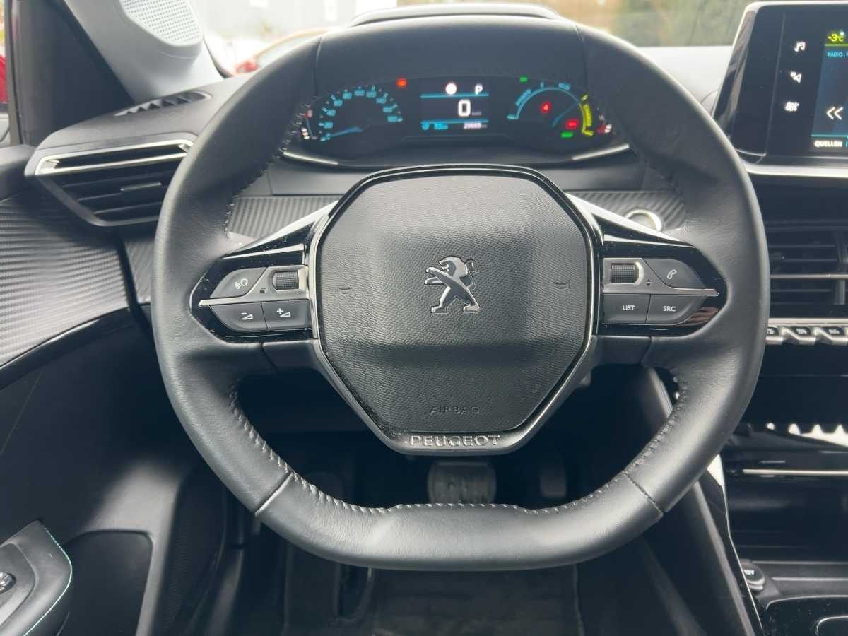 208 Allure Navi Kamera Sitzheizung