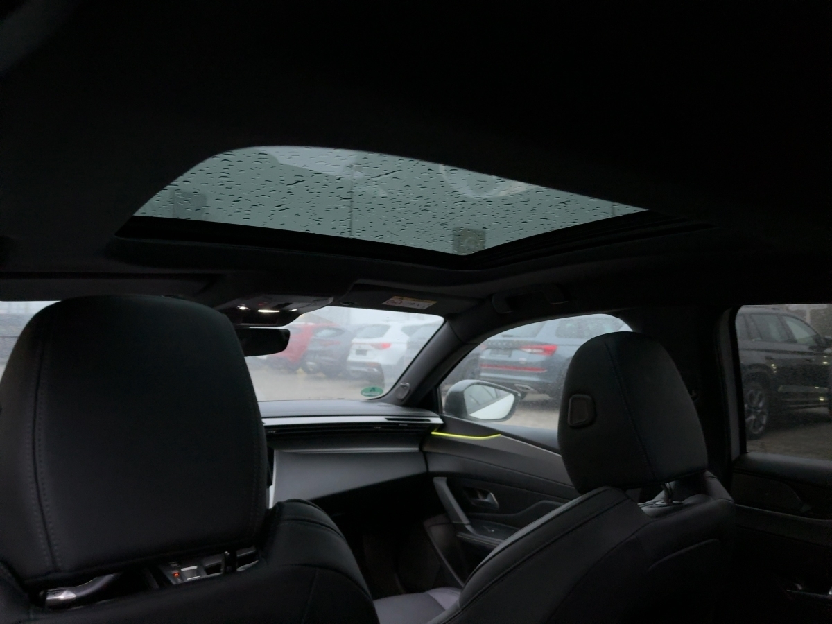 308 Hybrid 225 Panoramadach Navi