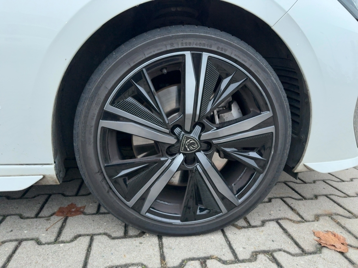 308 Hybrid 225 Panoramadach Navi