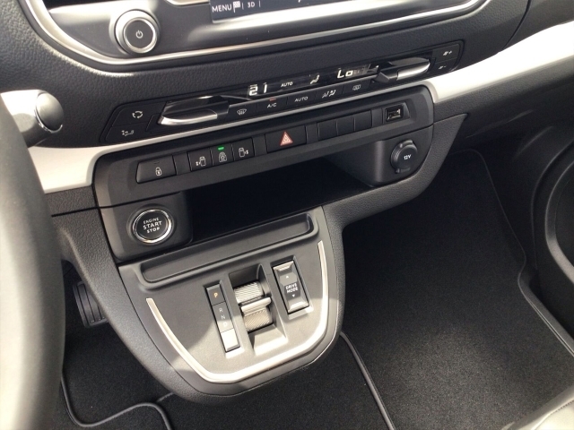 3008 1.2 Hybrid 136 Allure Navi Kamera Sitzheizu