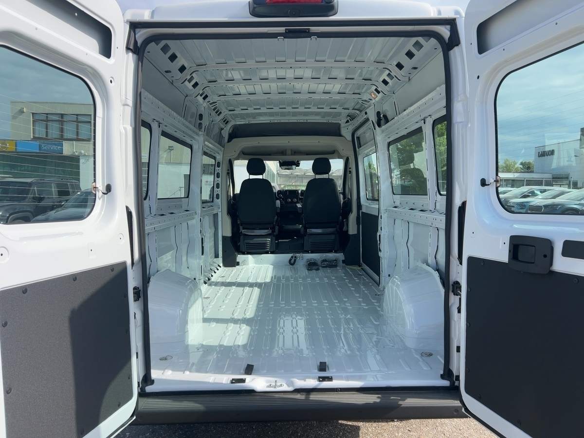 3008 Hybrid4 300