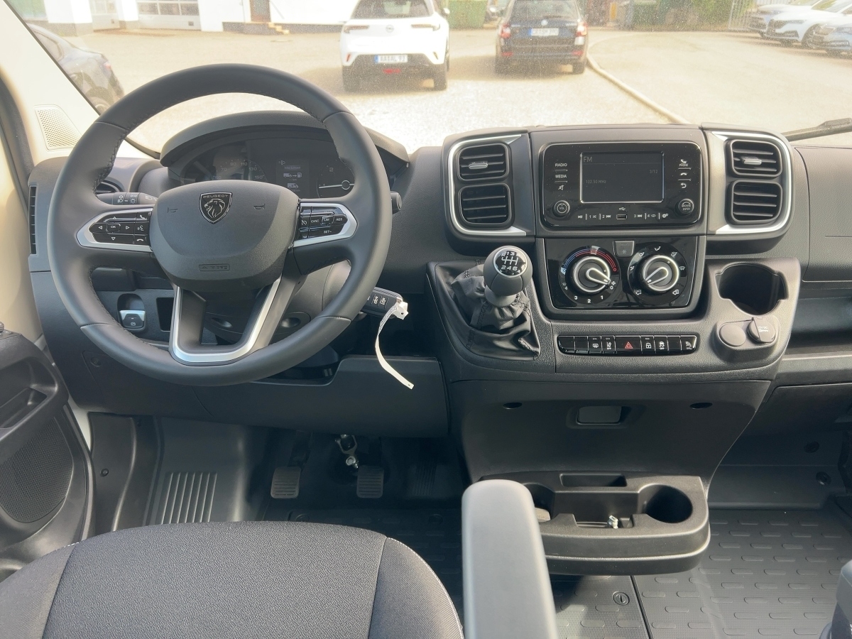 3008 Hybrid4 300