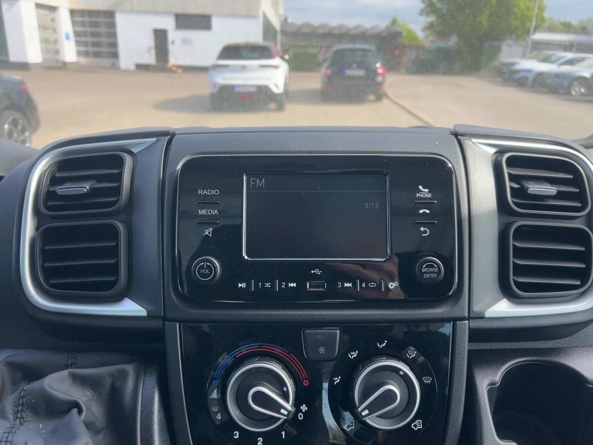 3008 Hybrid4 300