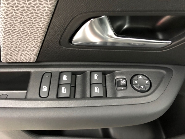 C4 X Elektromotor Shine Panoramadach Navi