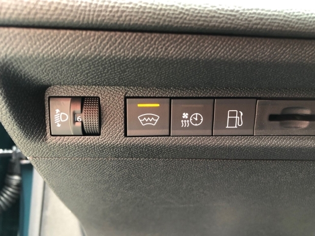 308 Hybrid 225 Panoramadach Navi