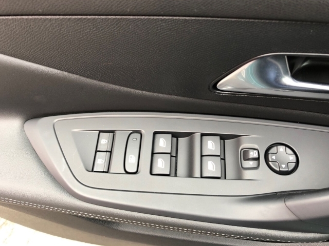 308 Hybrid 225 Panoramadach Navi