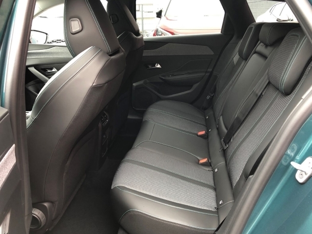308 Hybrid 225 Panoramadach Navi