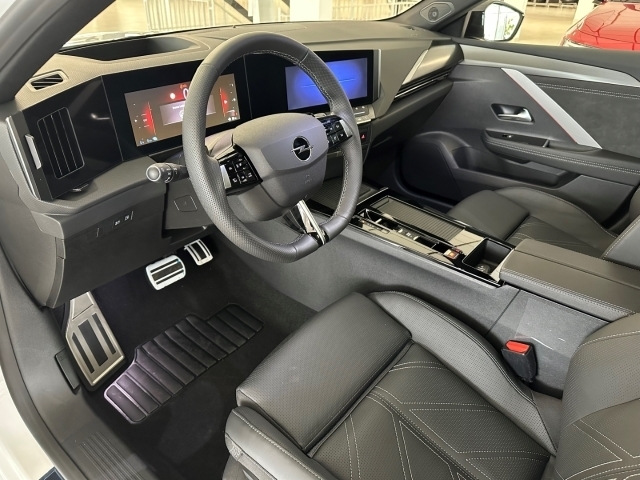 Astra L 1.6 Turbo Plugin Hybrid Ultimate Paket