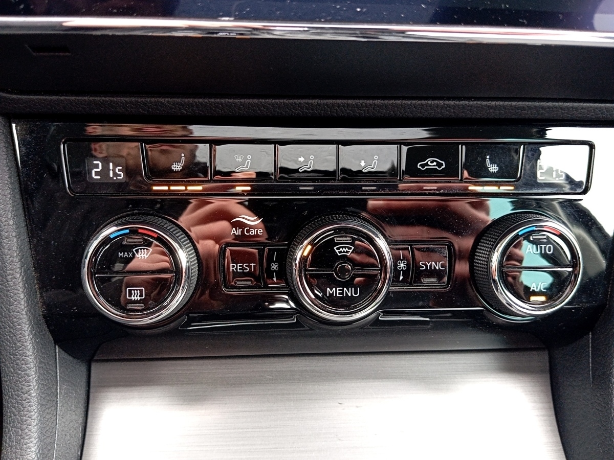 Superb Combi 1.5 TSI ACT Style OPF Navi Sitzheiz