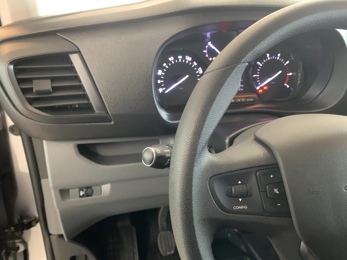 Vivaro 2.0 D M -9 Sitzer- (L2)(EURO 6d)